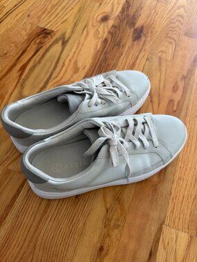 Kizik womens slip on sneakers size 8.5  hands-free leather sneaker
